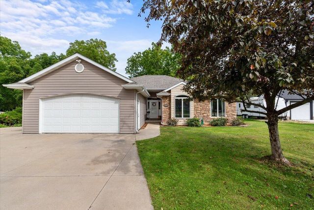 336 Kettle Moraine DRIVE N, Slinger, WI 53086