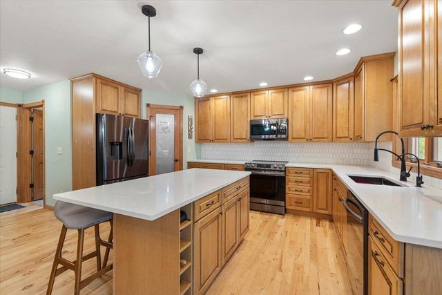 336 Kettle Moraine DRIVE N, Slinger, WI 53086