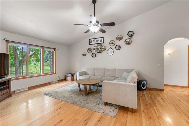 336 Kettle Moraine DRIVE N, Slinger, WI 53086