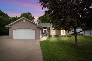 336 Kettle Moraine DRIVE N, Slinger, WI 53086