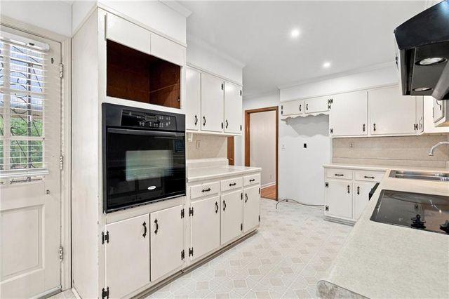 2710 Tanglewood Trail, Atlanta, GA 30344