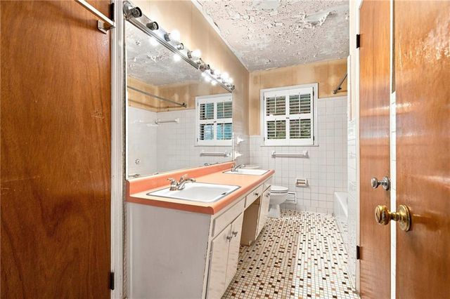 2710 Tanglewood Trail, Atlanta, GA 30344