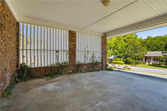 2710 Tanglewood Trail, Atlanta, GA 30344