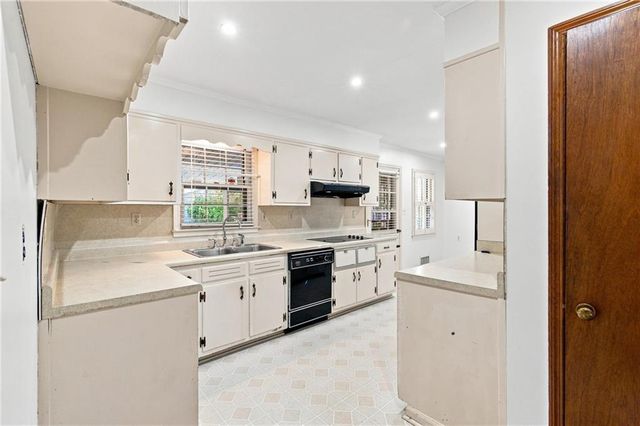 2710 Tanglewood Trail, Atlanta, GA 30344
