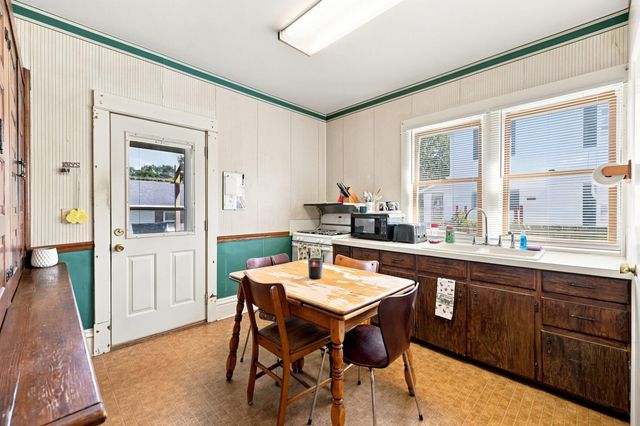 138 S Union Street, Sparta, MI 49345