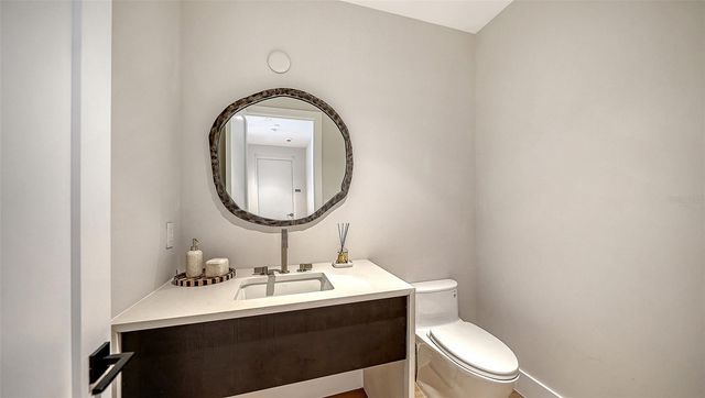 253 GOLDEN GATE POINT 701, Sarasota, FL 34236