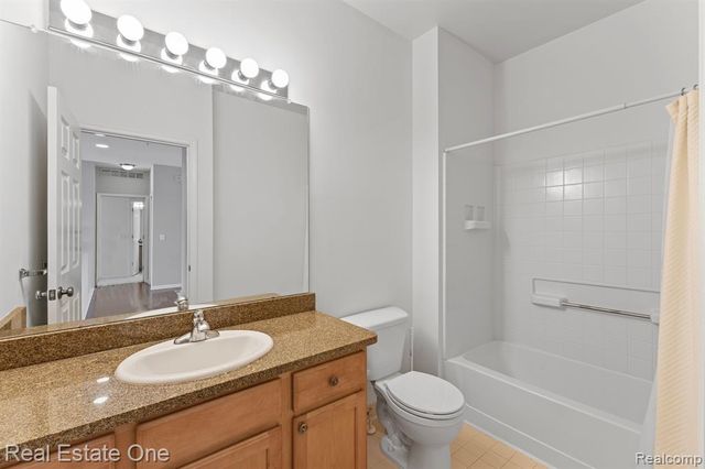 3091 Camden Drive, Troy, MI 48084