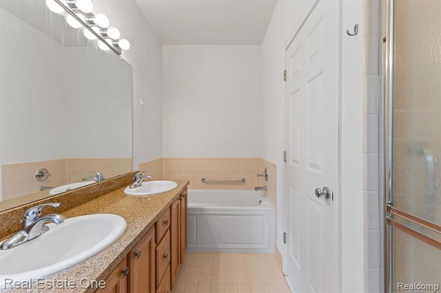 3091 Camden Drive, Troy, MI 48084