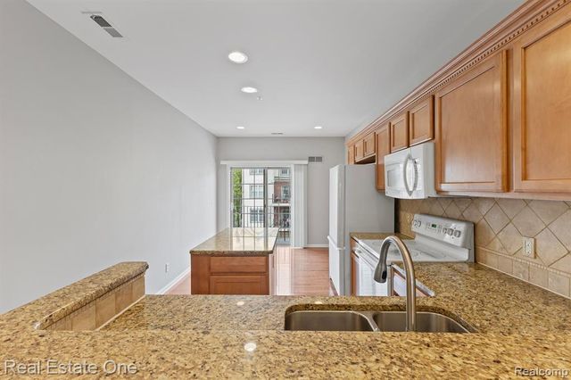 3091 Camden Drive, Troy, MI 48084