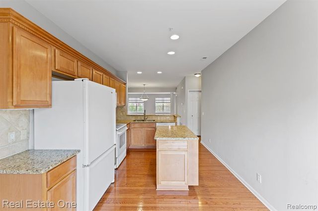 3091 Camden Drive, Troy, MI 48084