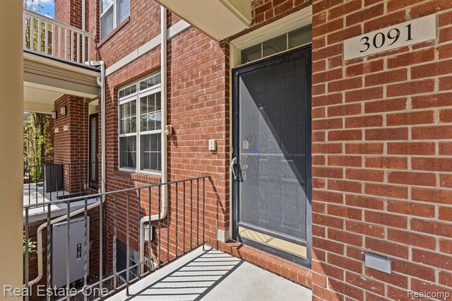 3091 Camden Drive, Troy, MI 48084