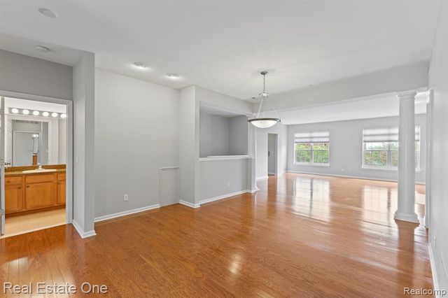 3091 Camden Drive, Troy, MI 48084