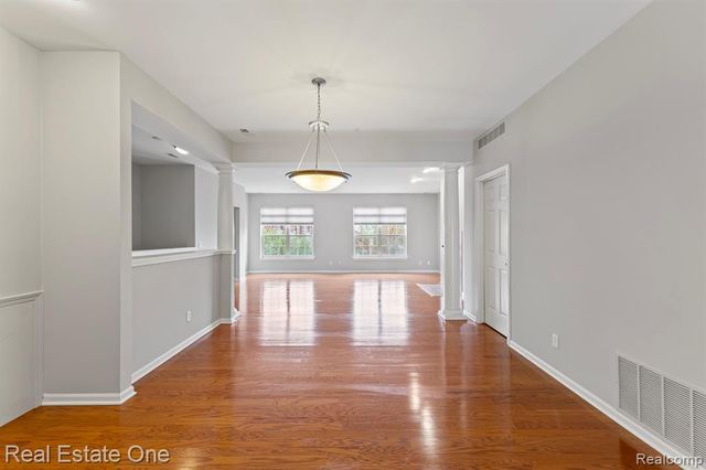 3091 Camden Drive, Troy, MI 48084