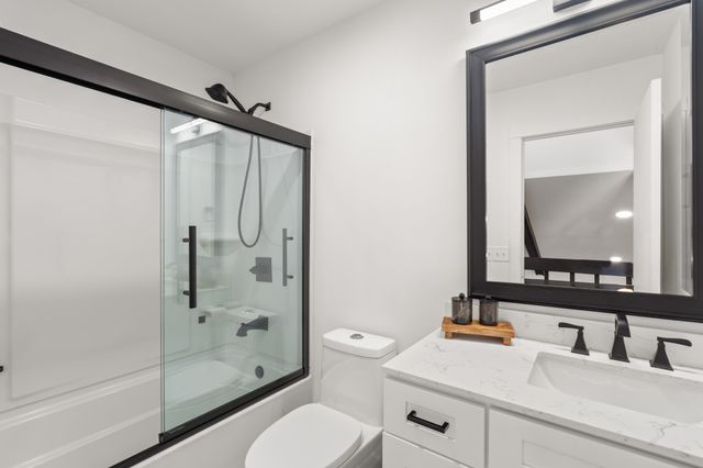 8837 NW 71st Court, Johnston, IA 50131