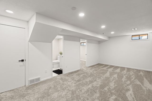 8837 NW 71st Court, Johnston, IA 50131