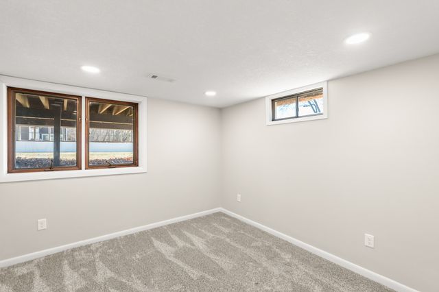 8837 NW 71st Court, Johnston, IA 50131