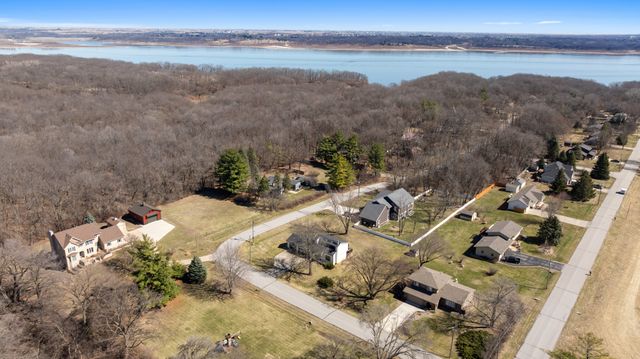 8837 NW 71st Court, Johnston, IA 50131