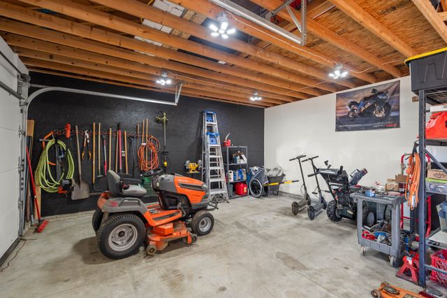 8837 NW 71st Court, Johnston, IA 50131