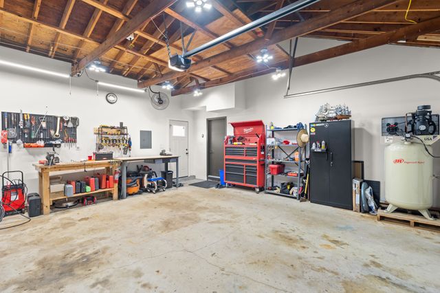 8837 NW 71st Court, Johnston, IA 50131