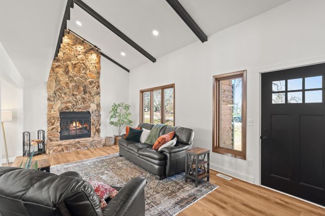 8837 NW 71st Court, Johnston, IA 50131