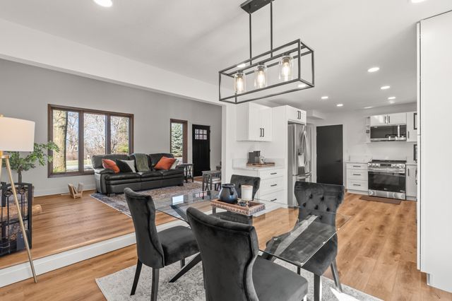 8837 NW 71st Court, Johnston, IA 50131