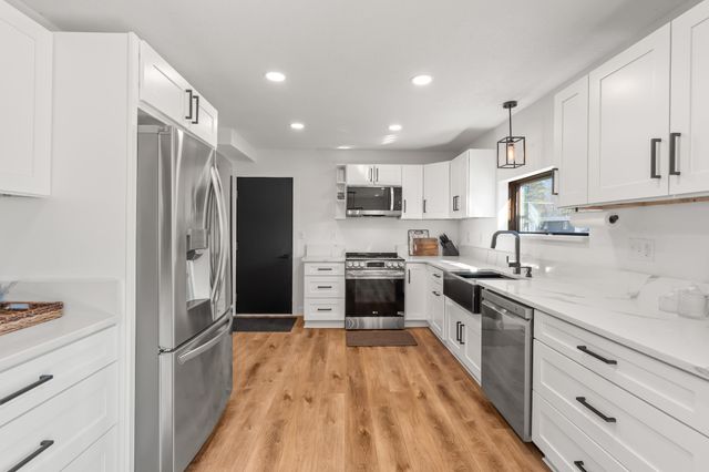 8837 NW 71st Court, Johnston, IA 50131