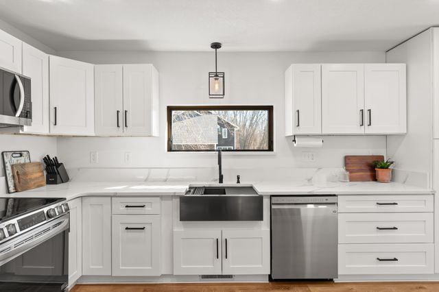 8837 NW 71st Court, Johnston, IA 50131