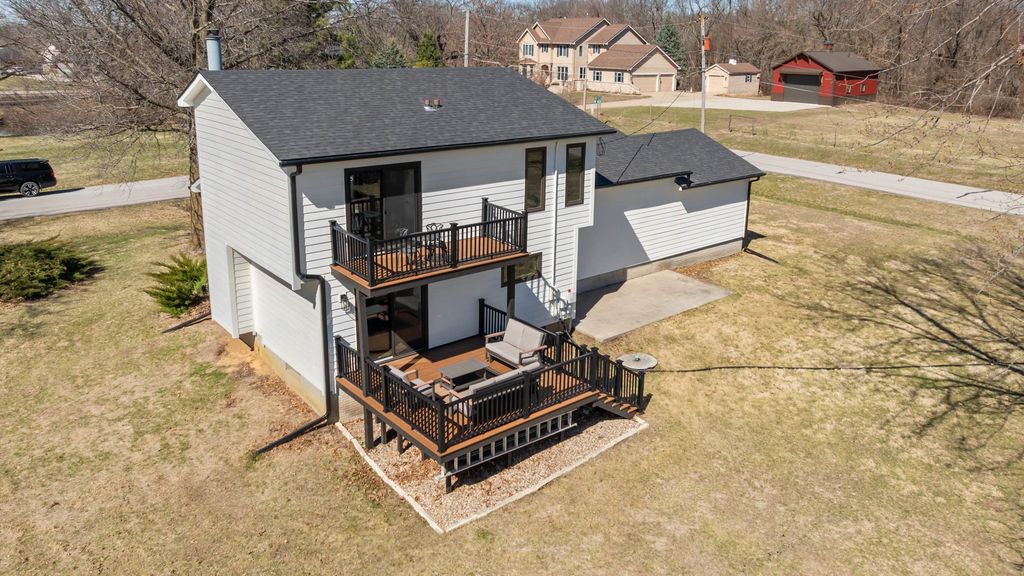 8837 NW 71st Court, Johnston, IA 50131