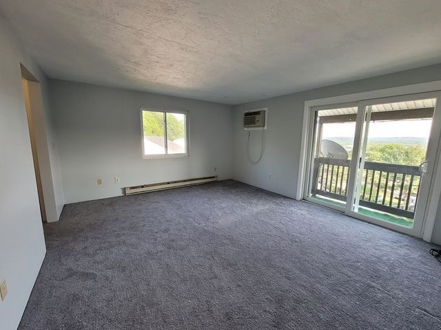 11 Gibbs St 93, Worcester, MA 01607