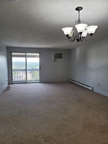 11 Gibbs St 93, Worcester, MA 01607