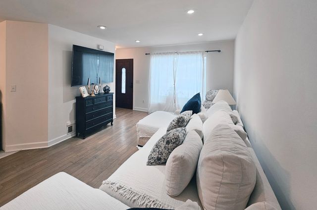 5346 Clippert Street, Dearborn Heights, MI 48125