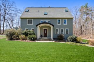 5 Briarwood Ln, Upton, MA 01568