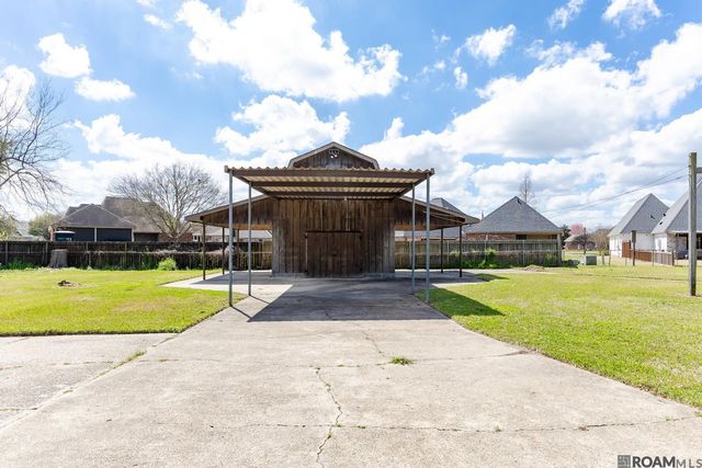 1973 Antonio Rd, Port Allen, LA 70767