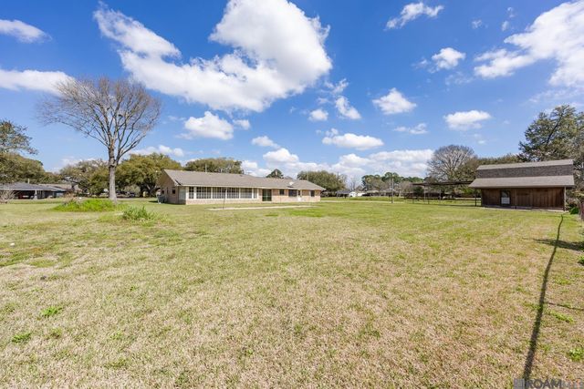 1973 Antonio Rd, Port Allen, LA 70767