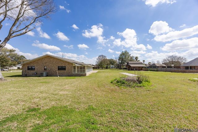 1973 Antonio Rd, Port Allen, LA 70767