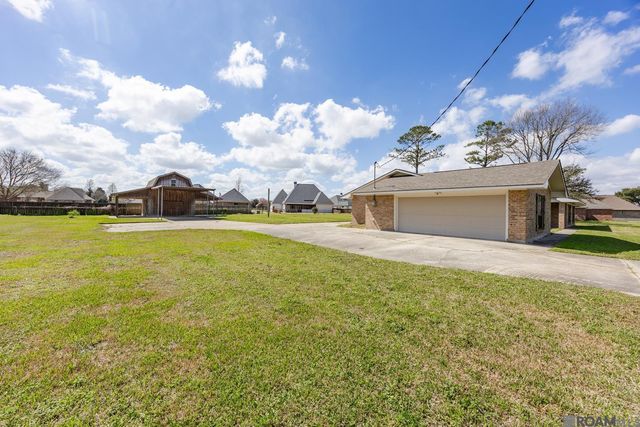 1973 Antonio Rd, Port Allen, LA 70767