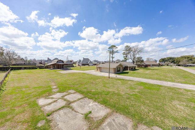 1973 Antonio Rd, Port Allen, LA 70767