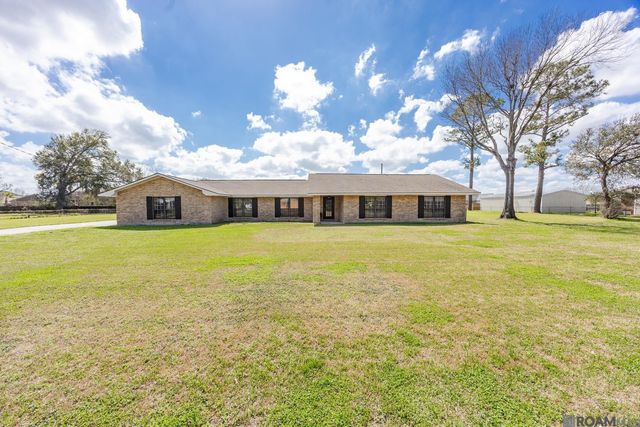1973 Antonio Rd, Port Allen, LA 70767