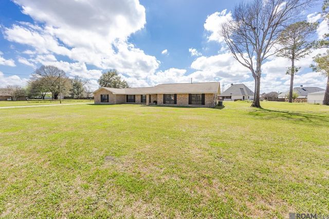 1973 Antonio Rd, Port Allen, LA 70767