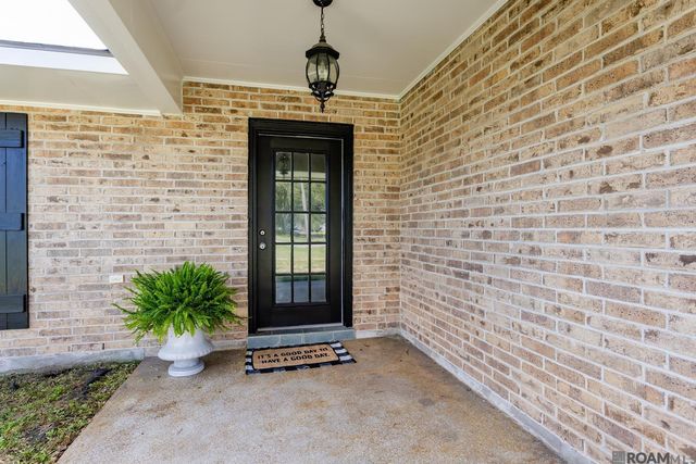 1973 Antonio Rd, Port Allen, LA 70767