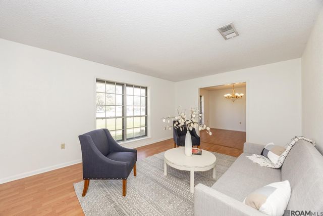 1973 Antonio Rd, Port Allen, LA 70767