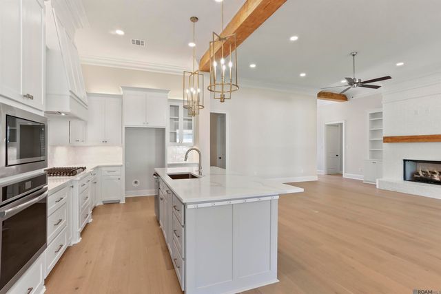 38158 Sweet Briar Dr, Prairieville, LA 70769