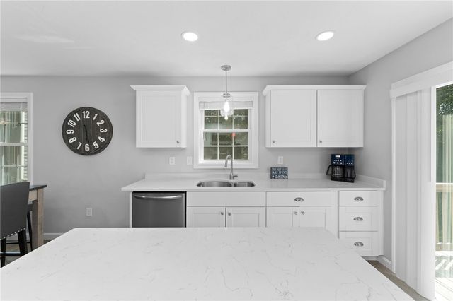 48 Stone Bridge Drive, South Kingstown, RI 02879