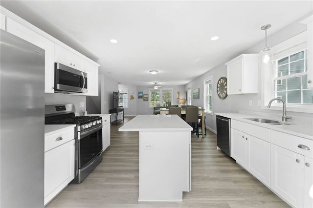 48 Stone Bridge Drive, South Kingstown, RI 02879