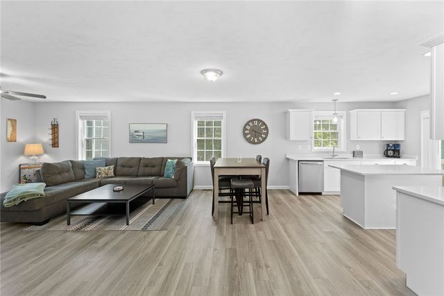 48 Stone Bridge Drive, South Kingstown, RI 02879