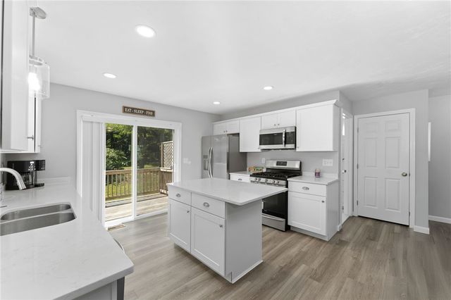 48 Stone Bridge Drive, South Kingstown, RI 02879