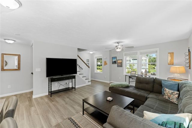 48 Stone Bridge Drive, South Kingstown, RI 02879