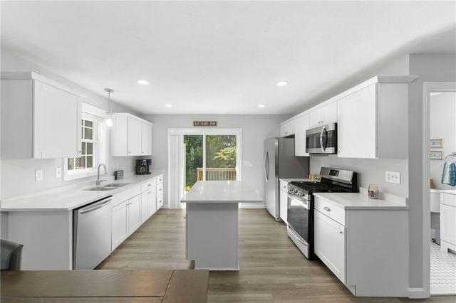 48 Stone Bridge Drive, South Kingstown, RI 02879