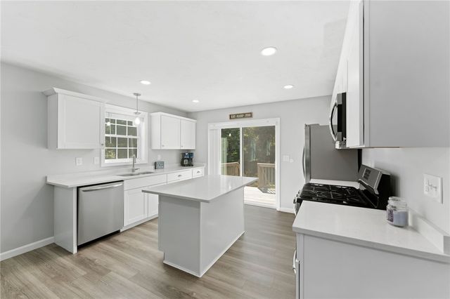 48 Stone Bridge Drive, South Kingstown, RI 02879