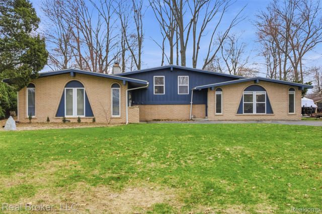 7514 Capri Drive, White Lake Charter Township, MI 48383